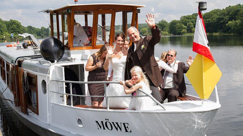 Picture: Getting married aboard a boat on the Spree