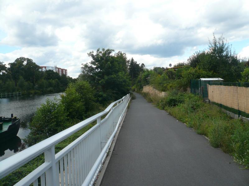 Picture: Inline skating along the Spandauer shipping canal