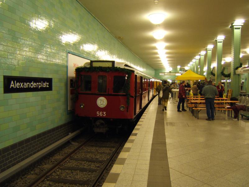 Foto: Historische U-Bahnfahrt am Alexanderplatz