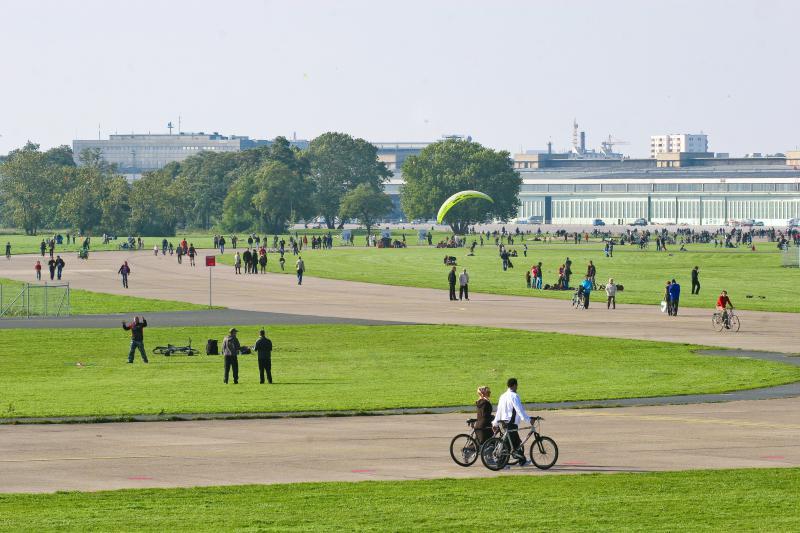 Picture: BBQ on Tempelhof Feld