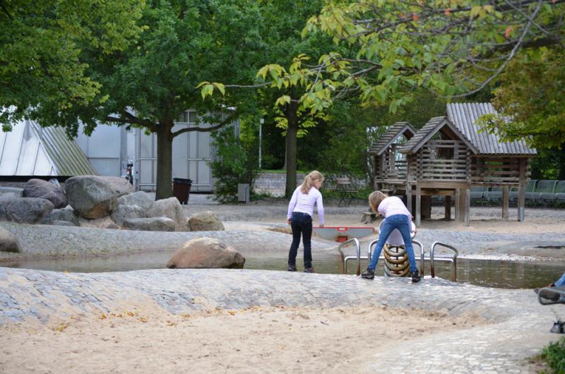 Foto: Wasserspielplatz an der Blütenachse