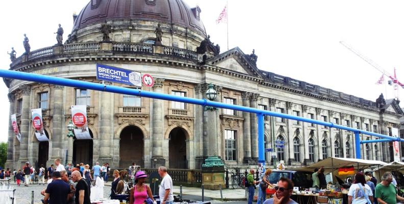 Foto: Antique and Book Market at Bodemuseum