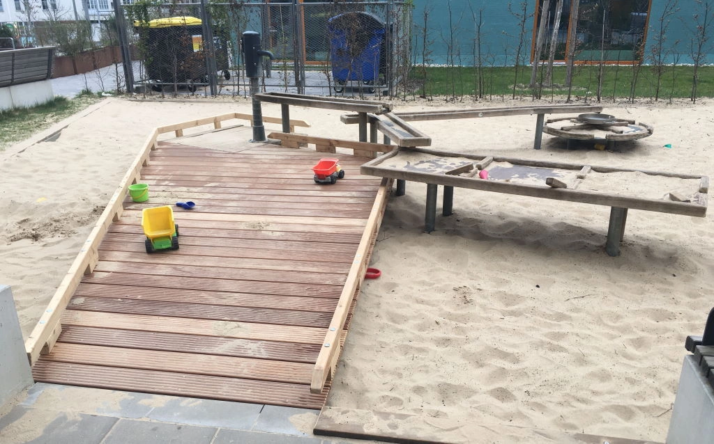 Foto: Kleiner Wasserspielplatz am Möckernkiez